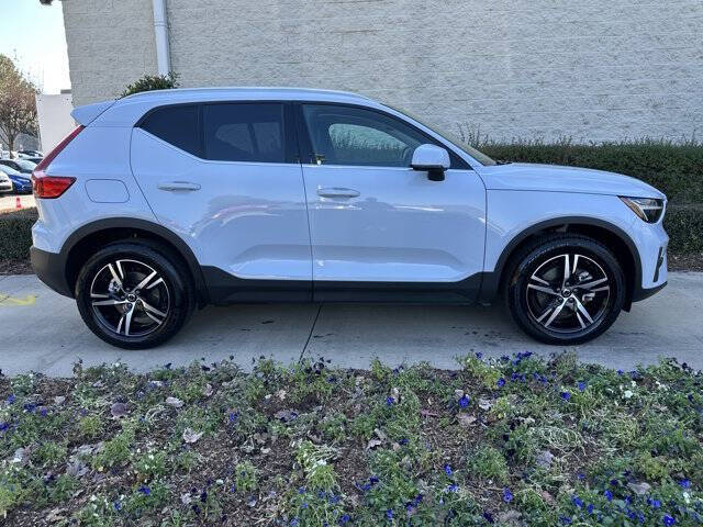 2025 Volvo XC40 B5 Core Bright Theme