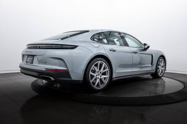 2025 Porsche Panamera 4