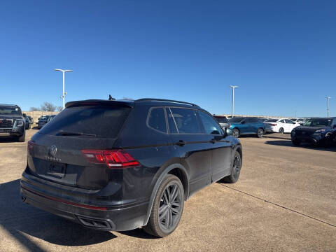 2022 Volkswagen Tiguan SE R-Line Black