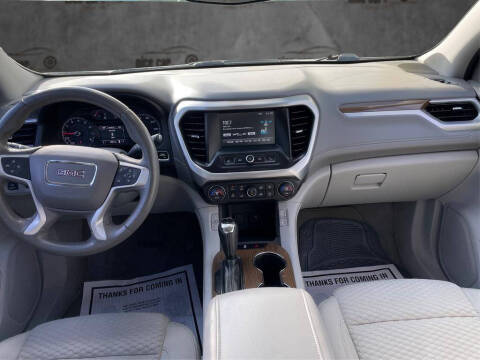 2017 GMC Acadia SLE-2