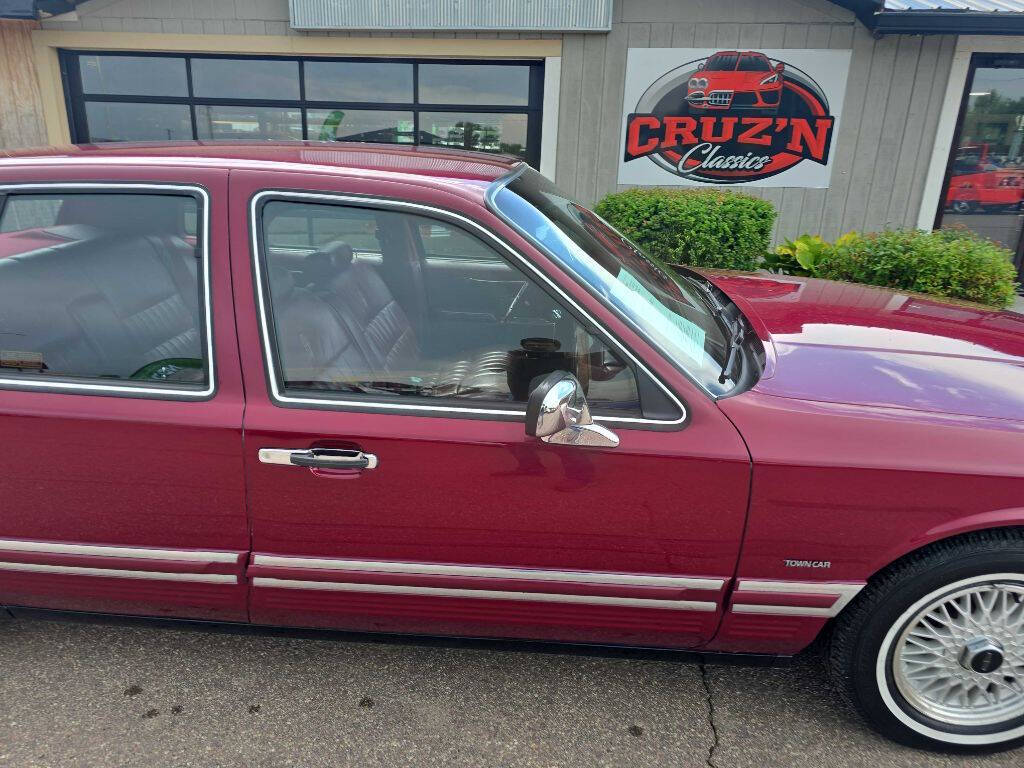 1993 Lincoln Town Car 8