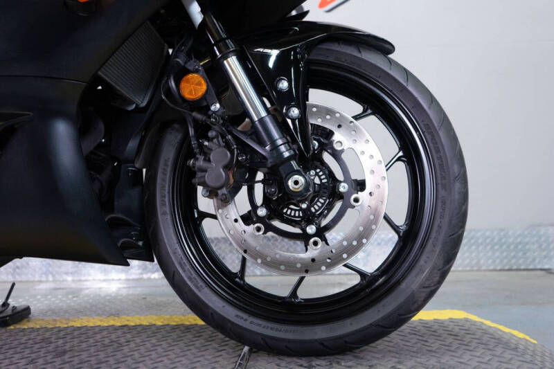2023 Yamaha YZF-R3 ABS