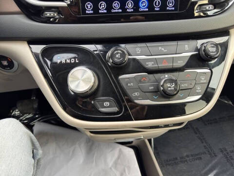 2017 Chrysler Pacifica Touring-L