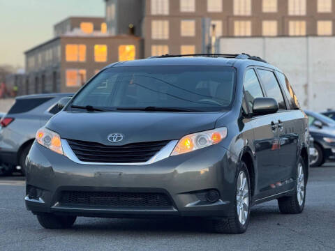 2014 Toyota Sienna LE 7-Passenger