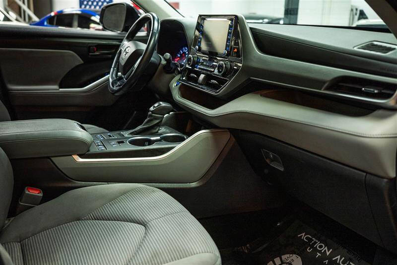 2021 Toyota Highlander LE