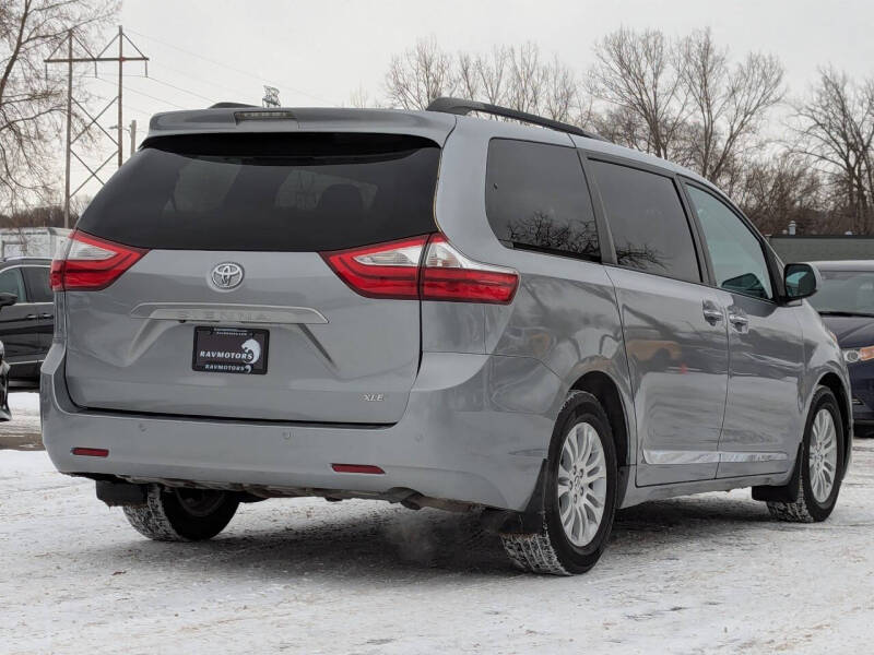 2017 Toyota Sienna XLE 8-Passenger