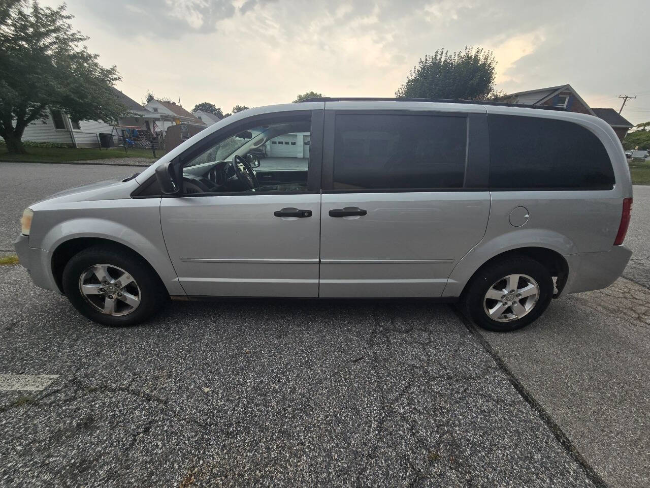 2008 Dodge Grand Caravan for sale at QUEENSGATE AUTO SALES in York, PA