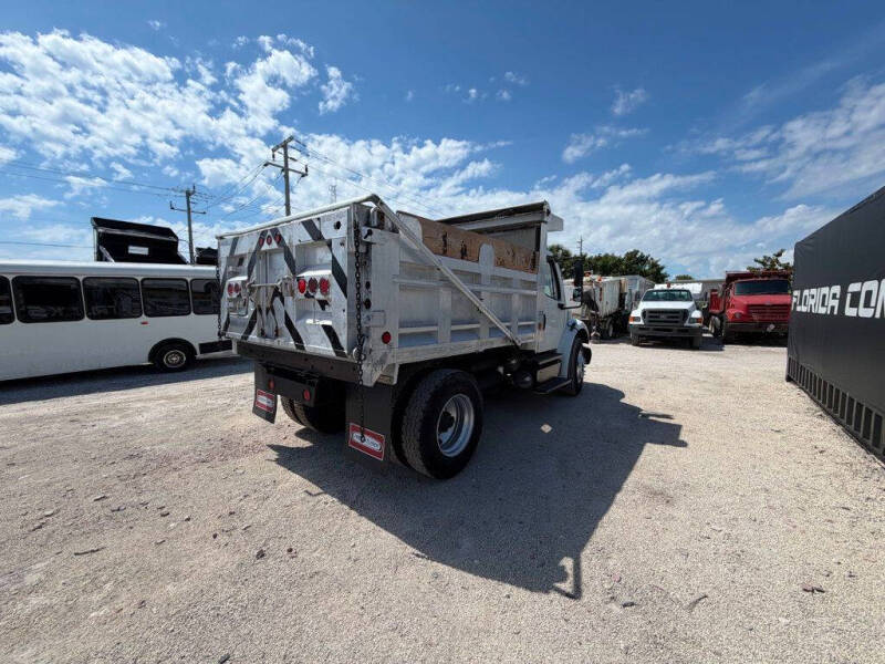 2013 Freightliner M2 106