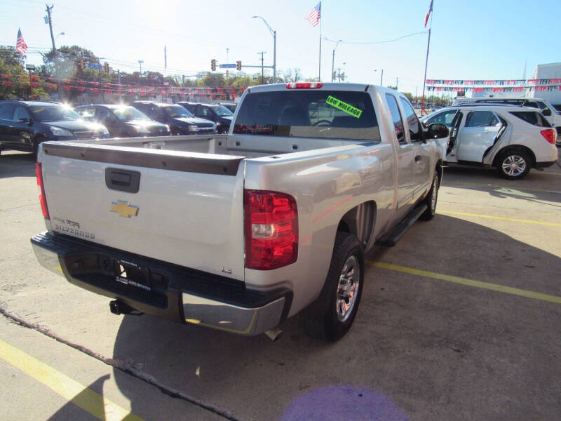 2011 Chevrolet Silverado 1500 LS photo 24