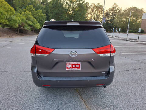 2013 Toyota Sienna XLE 8-Passenger