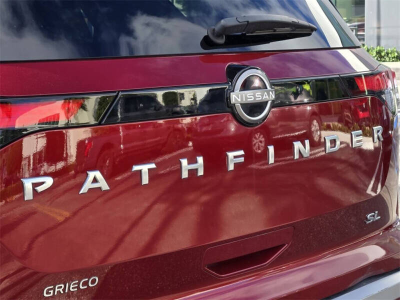 2023 Nissan Pathfinder SL