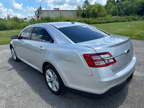 2018 Ford Taurus SEL