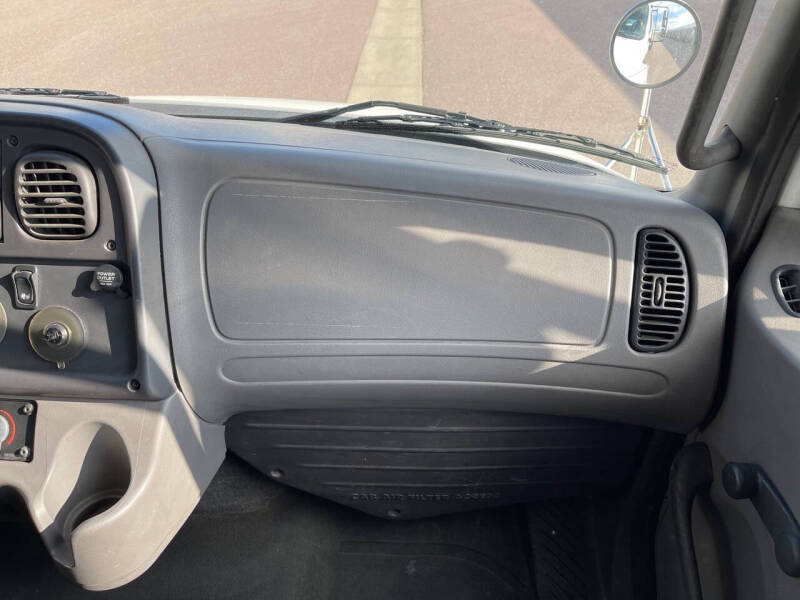 2012 Freightliner Business class M2