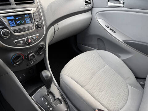 2017 Hyundai Accent SE