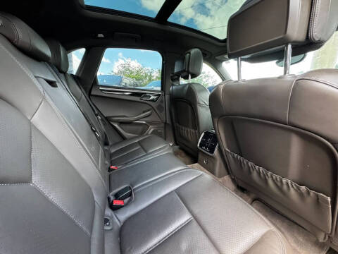 2017 Porsche Macan