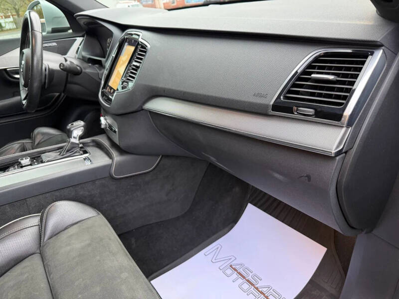 2017 Volvo XC90 T6 R-Design