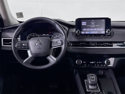 2023 Mitsubishi Outlander ES