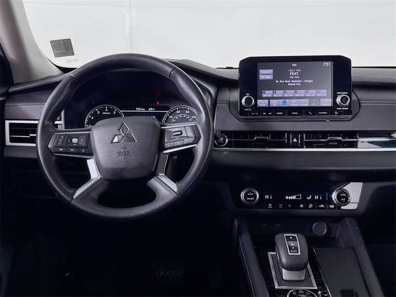 2023 Mitsubishi Outlander ES