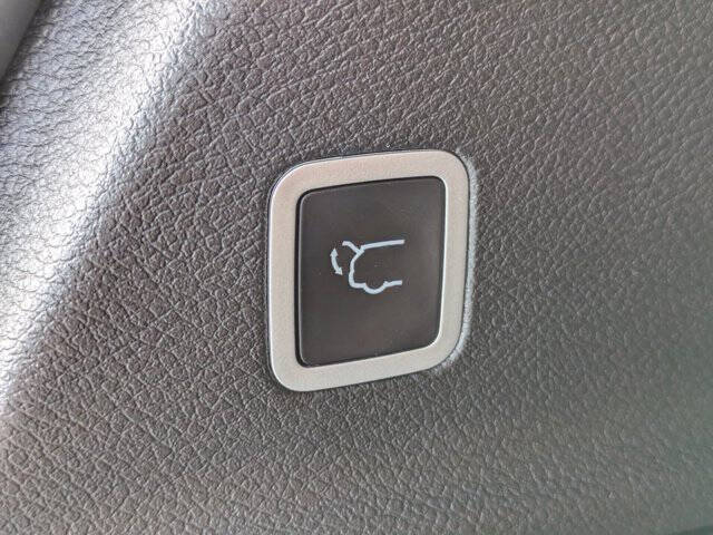 2025 Chrysler Voyager LX