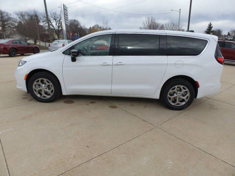 2024 Chrysler Pacifica for sale at WAYNE HALL CHRYSLER JEEP DODGE in Anamosa IA