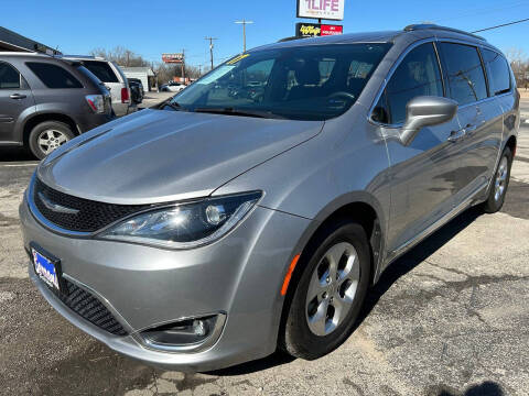 2017 Chrysler Pacifica for sale at Barron's Auto Cleburne North Main in Cleburne TX