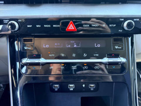 2023 Kia Carnival EX
