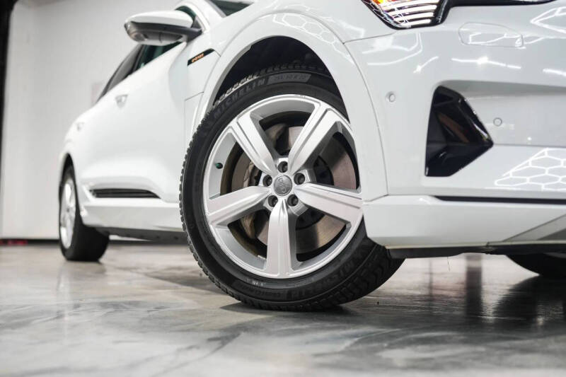 2019 Audi e-tron quattro Premium Plus