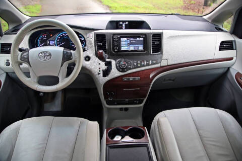 2014 Toyota Sienna XLE 7-Passenger