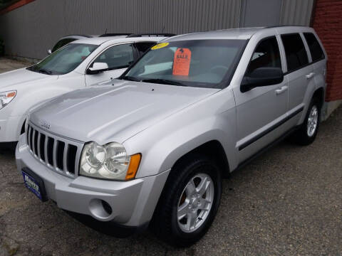 2007 Jeep Grand Cherokee for sale at Howe's Auto Sales in Lowell MA