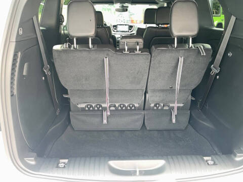 2027 Chrysler Pacifica Select