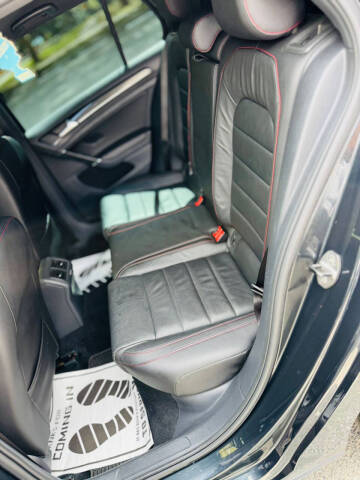 2017 Volkswagen Golf GTI Sport