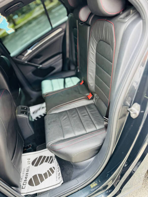 2017 Volkswagen Golf GTI Sport