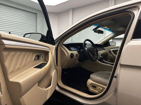 2017 Ford Taurus SE