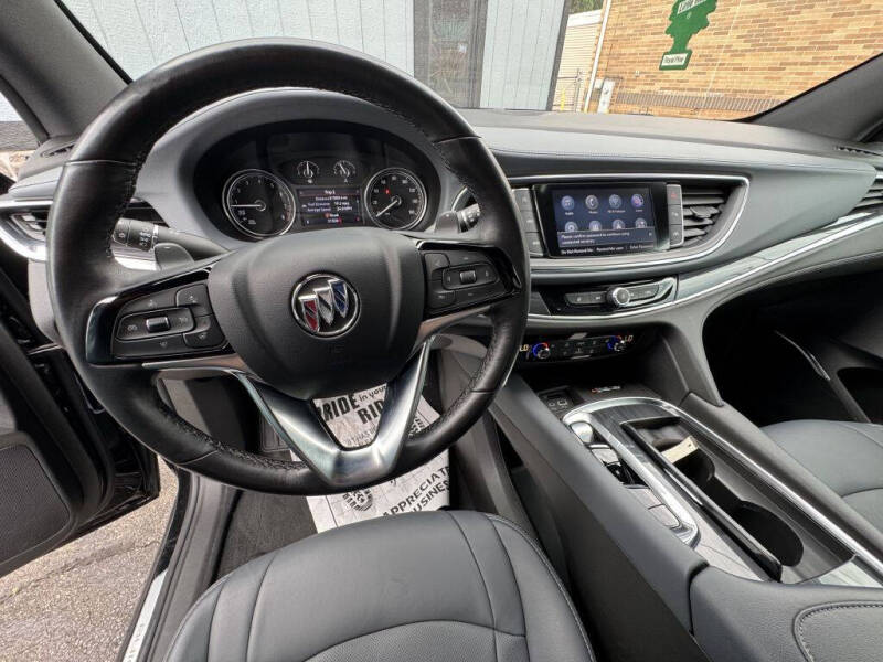 2022 Buick Enclave Essence