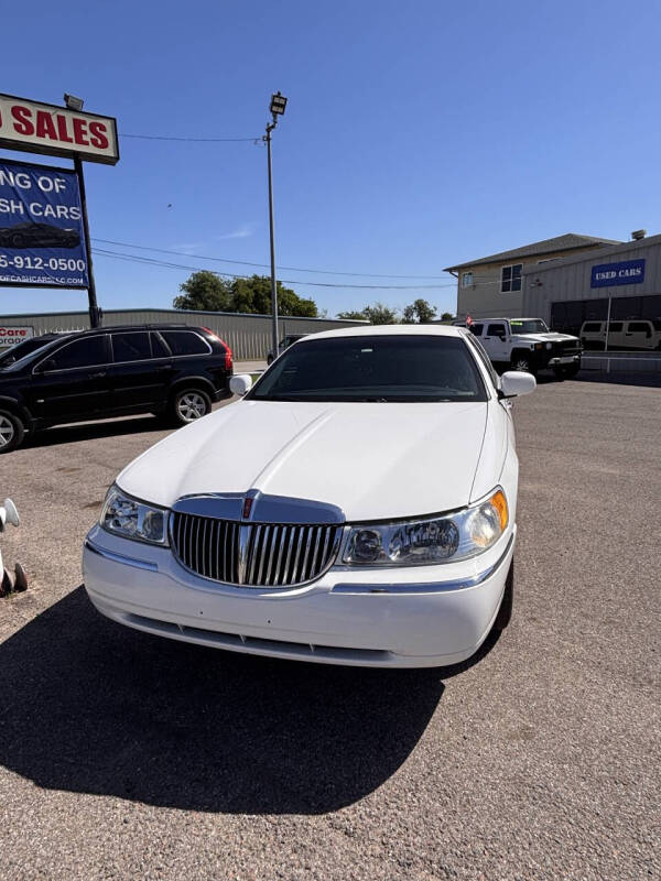 2002 Lincoln Town Car Executive's photo