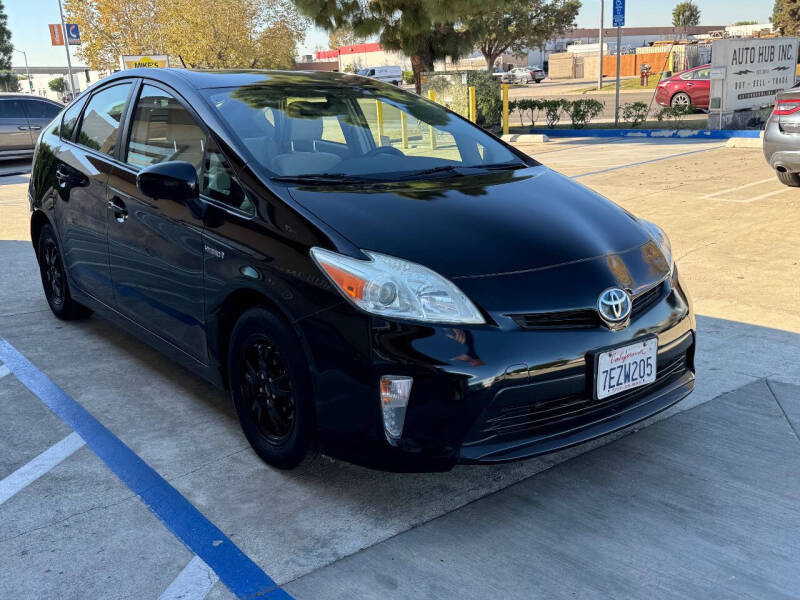 2014 Toyota Prius Two photo 4