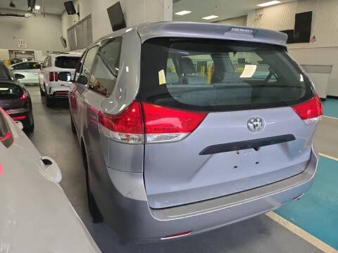 2012 Toyota Sienna Base 7-Passenger