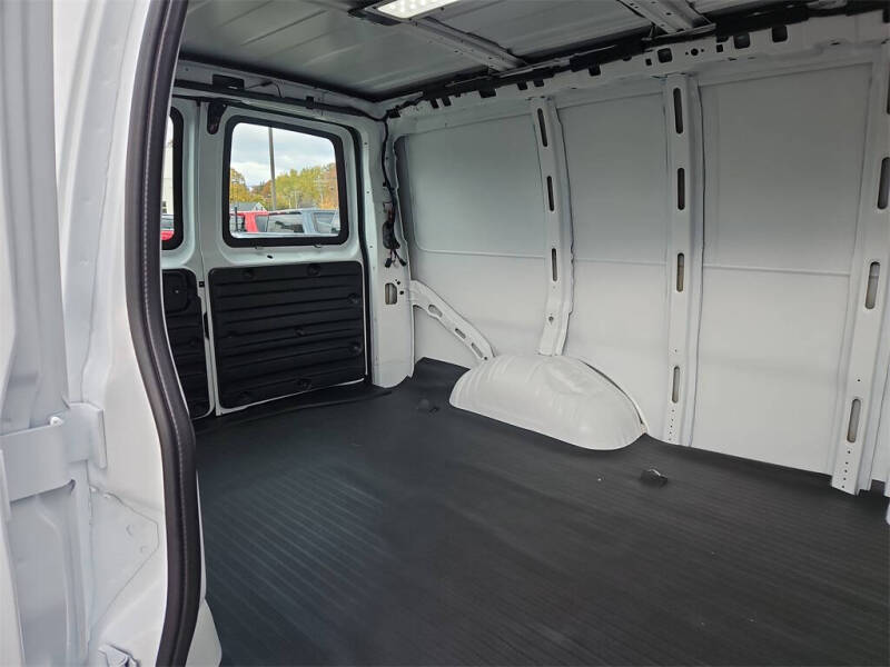 2025 Chevrolet Express 2500