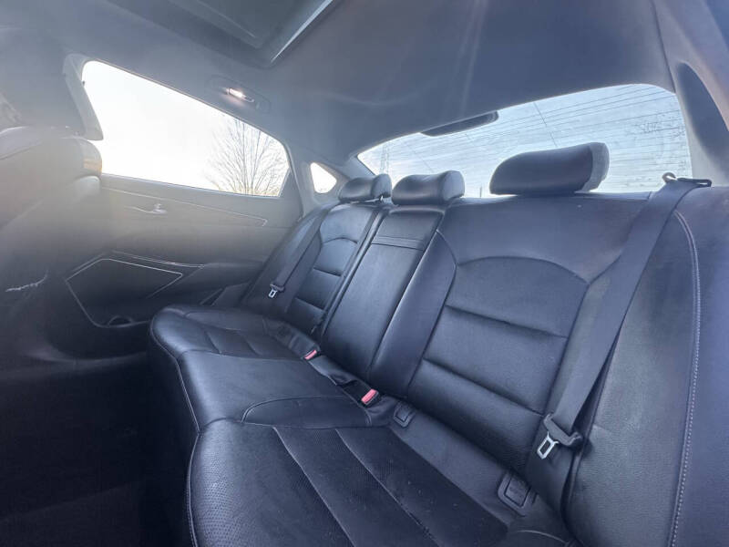 2017 Kia Cadenza Technology