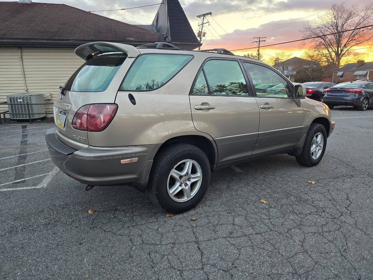 2000 Lexus RX 300 for sale at QUEENSGATE AUTO SALES in York, PA