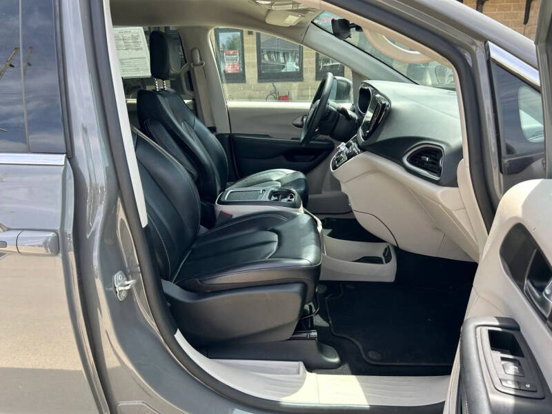 2023 Chrysler Pacifica Touring L