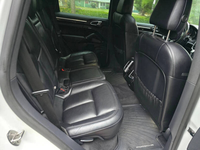2017 Porsche Cayenne Platinum Edition