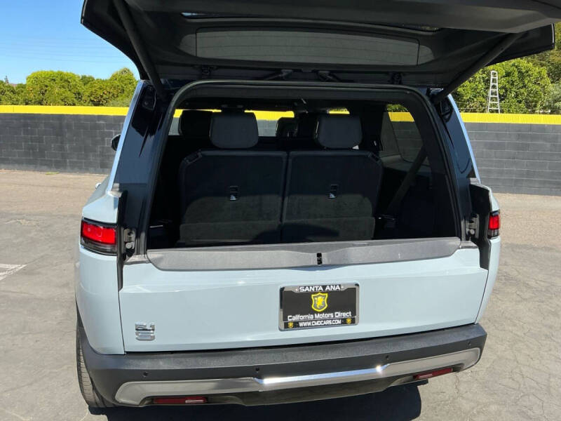 2024 Rivian R1S