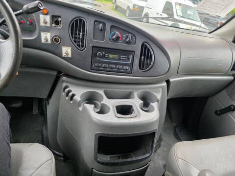 2005 Ford E-Series E-350 SD