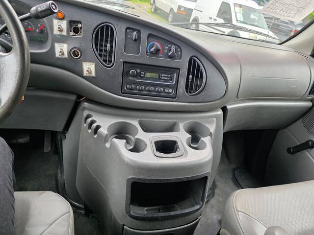 2005 Ford E-Series E-350 SD