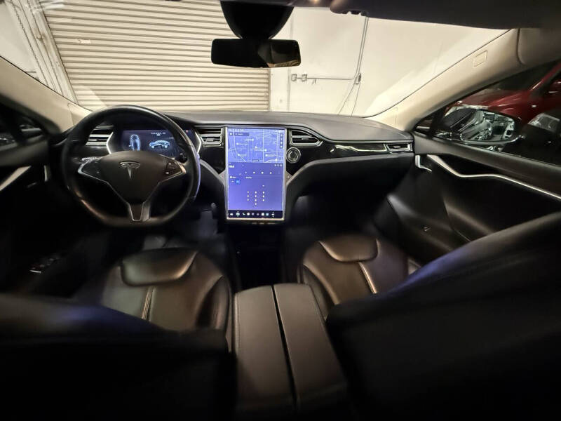 2015 Tesla Model S 85