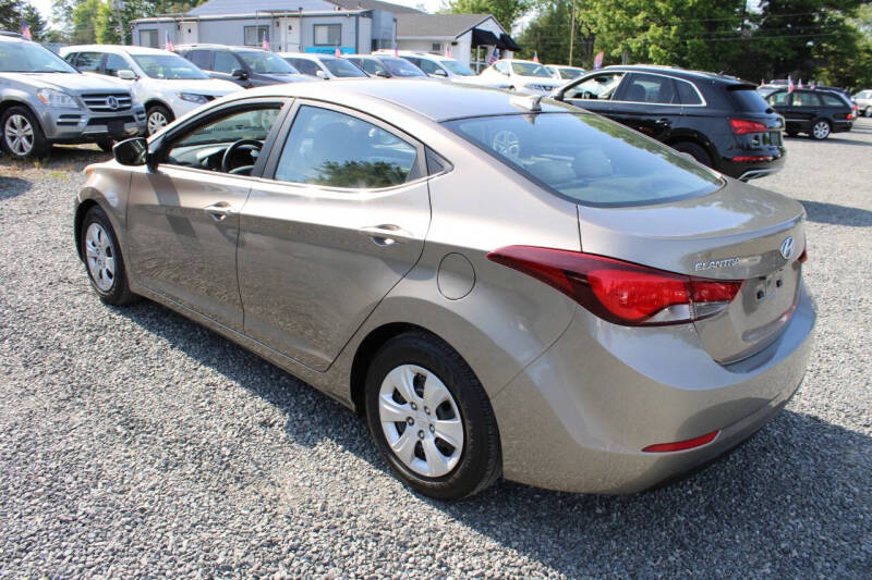 2016 Hyundai Elantra SE