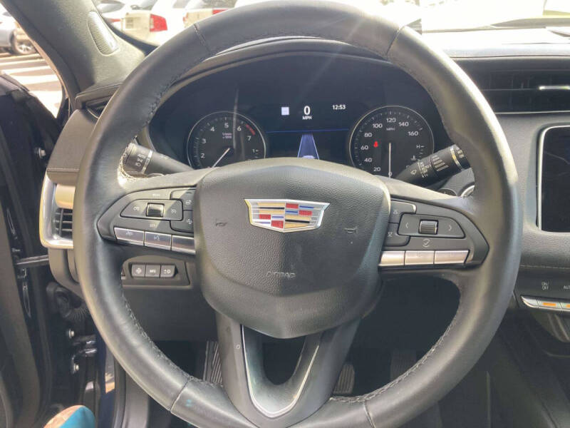 2022 Cadillac XT4 Premium Luxury