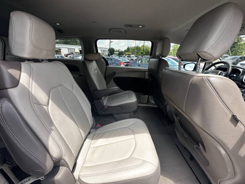 2017 Chrysler Pacifica Touring-L