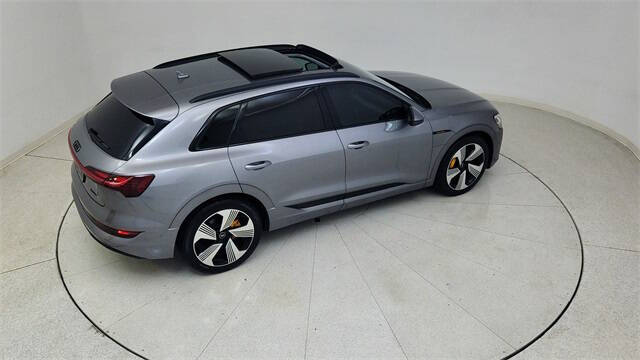 2022 Audi e-tron quattro Premium Plus